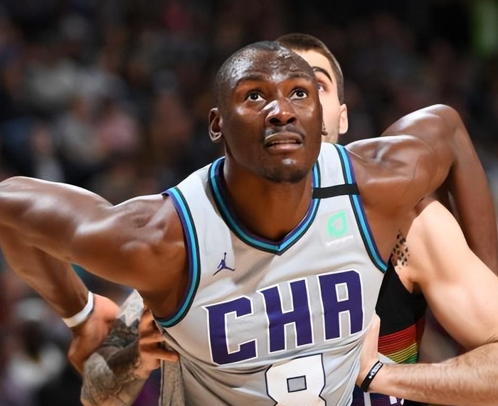 灰熊逆转尼克斯,艾顿爆发神勇 灰熊逆转尼克斯,艾顿爆发神勇