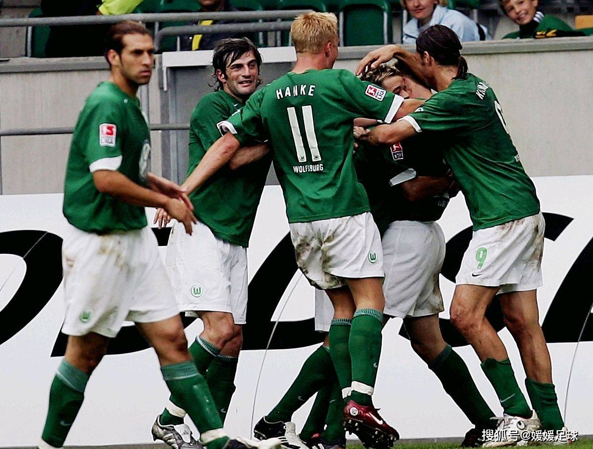 关于莱比锡红牛完胜多特蒙德，埃尔林三分雨点燃全场的信息