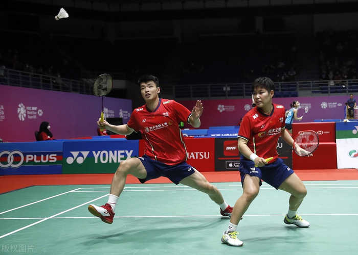 马来西亚队轻取中国队,黄鸭组合点燃赛场 马来西亚队轻取中国队,黄鸭组合点燃赛场