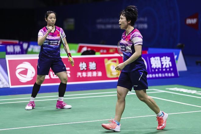 韩国队鏖战泰国队，黄鸭组合统治全场