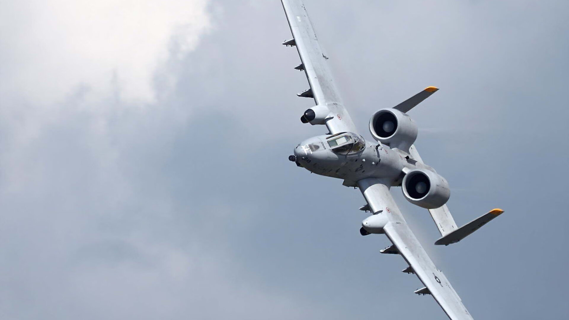 篮球明星驰骋F1赛道，德罗赞跨界称王，广东新疆上演速度与激情