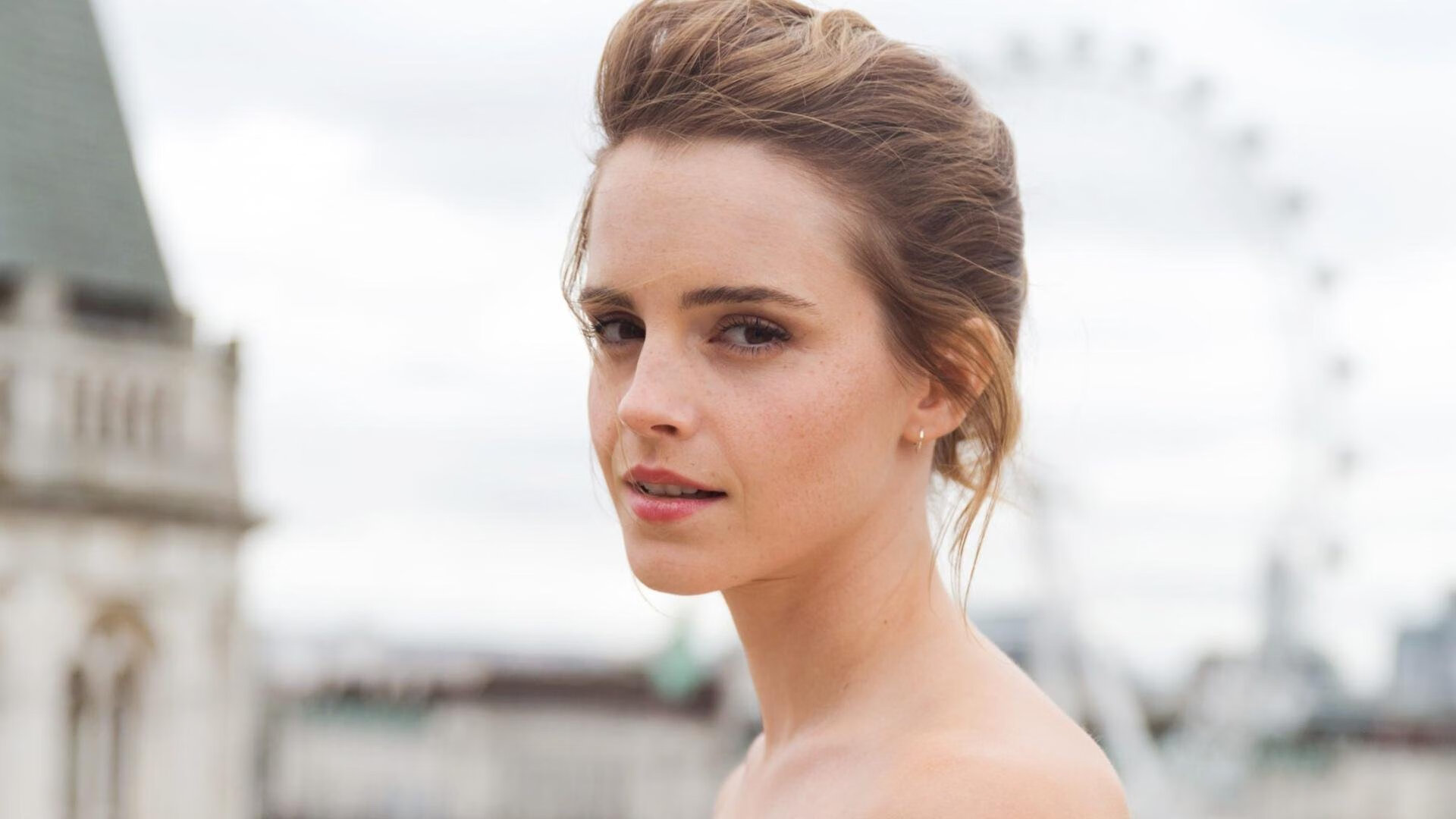 彩虹映照绿茵场，当红魔之刃刺破战术铁幕